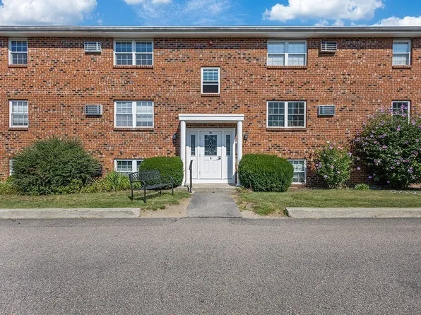 91 Pleasant St APT C11, Medfield, MA 02052