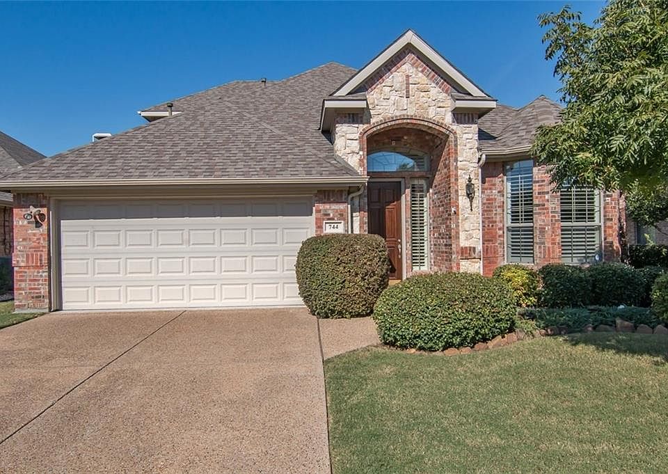 1st image of 744 Pelican Hills Dr