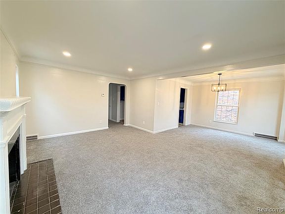 3rd image of 9832 Balfour Rd