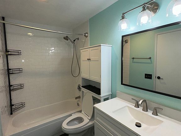 2nd image of 949 Aberdeen Ave NE APT E216