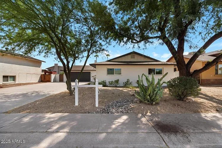 4 bed, 2.0 bath, 1654 sqft, $5,000 — Photo 3