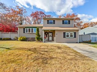 13 Eric Ct, Parlin, NJ 08859