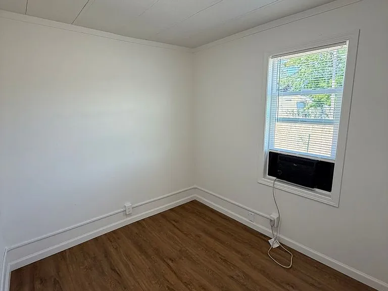 3435 Kathryn Ave NE — Photo 4