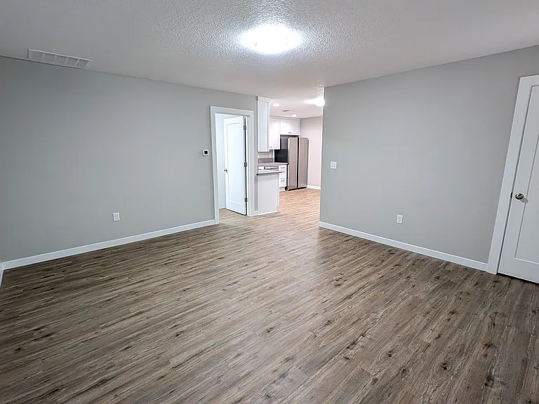 1660 SE Oak Grove Blvd — Photo 3