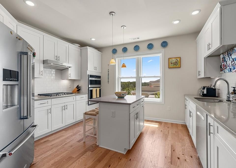 1st image of 130 University Ave #1201