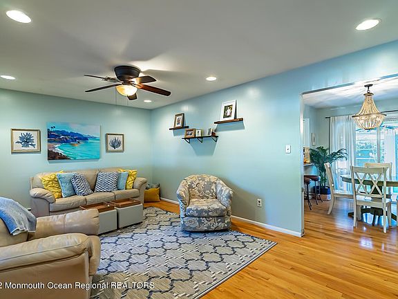 5th image of 815 Bartlett Pl