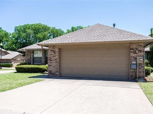 100 Woodbridge Cir, Edmond, OK 73012