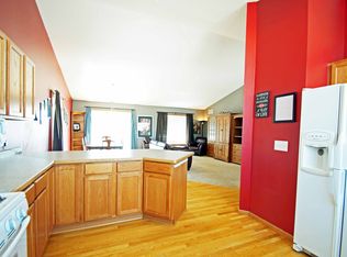 2269 Coldwater Xing, Mayer, MN 55360