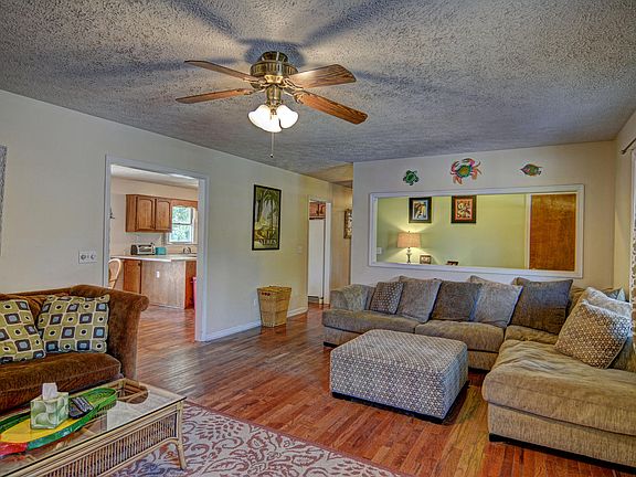 Living room, hardwood floors