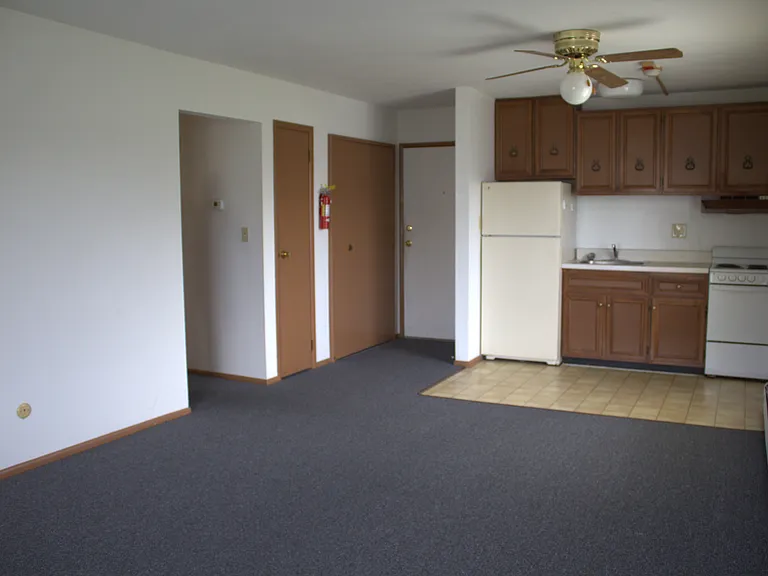 118 Leroy St — Photo 9