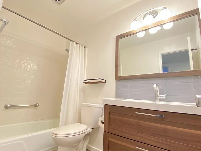 1515 Oak St #34 — Photo 12