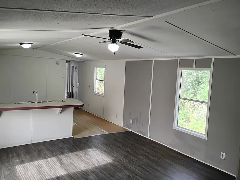 466 Oak St — Photo 3