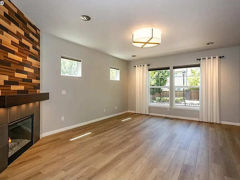 153 NE Porto Way — Photo 16