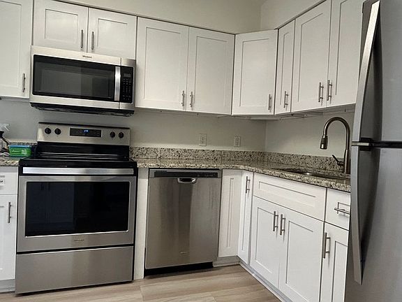 4th image of 1028 Lake Weldona Dr