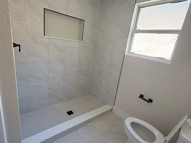 1430 Hicks Ave — Photo 7