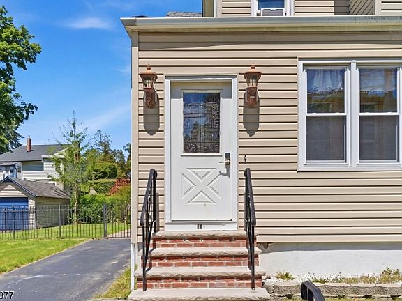 4th image of 88 1/2 Madison St