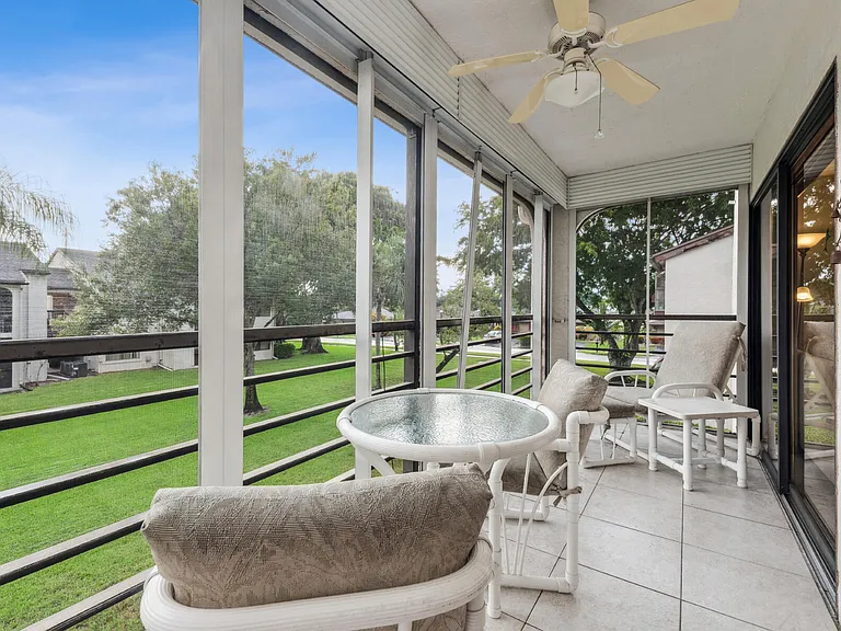 5040 Rose Hill Dr #204 — Photo 1