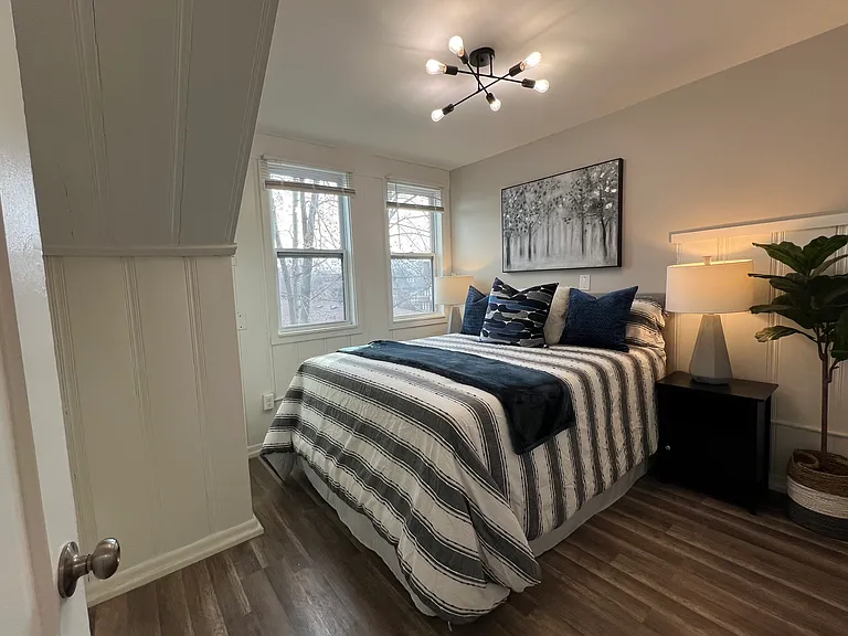 1084 Van Dyke St #301 — Photo 15