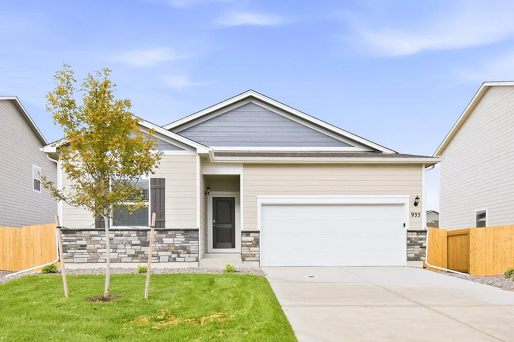 4 bed, 2.5 bath, 2171 sqft, $2,770 — Photo 1