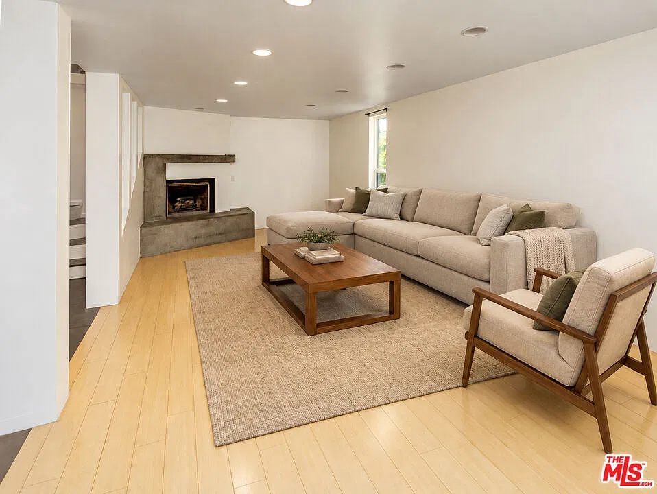 3 bed, 3.0 bath, 2086 sqft, $5,600 — Photo 4