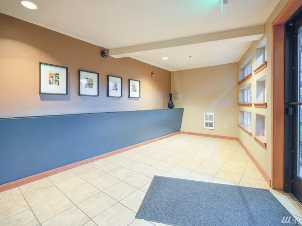 4020 Aurora Ave N APT 401, Seattle, WA 98103