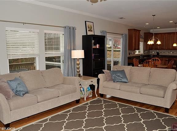 5th image of 149 Silverspring Pl