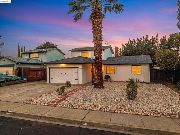 3rd image of 2824 Seville Cir