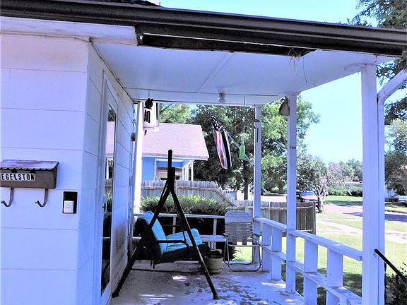 2nd image of 408 N Oak St