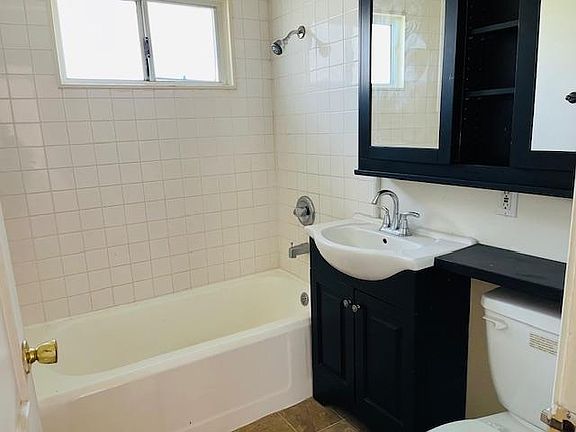 4th image of 5055 Fulton Ave