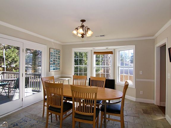 3rd image of 2565 Camille Dr NE