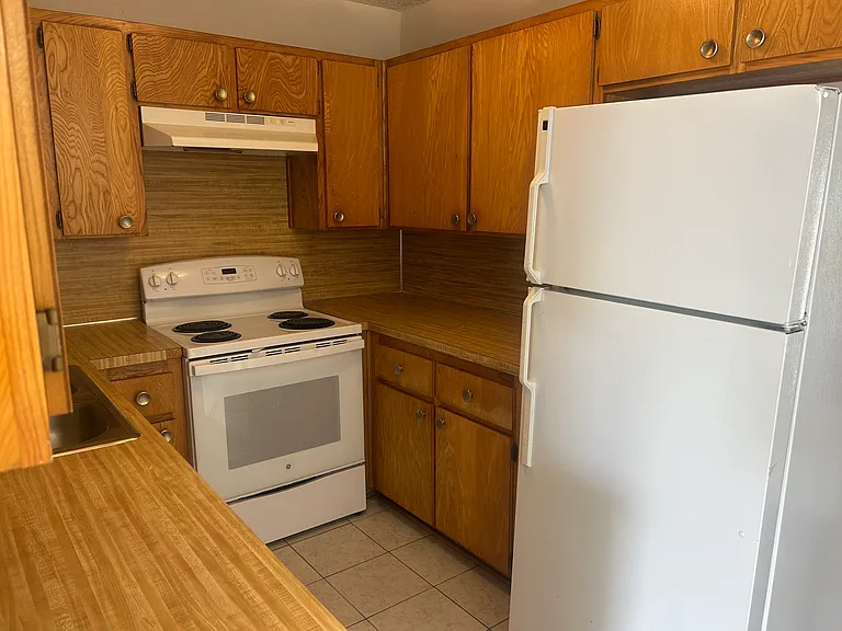 1307 Willow Springs Rd #B — Photo 6