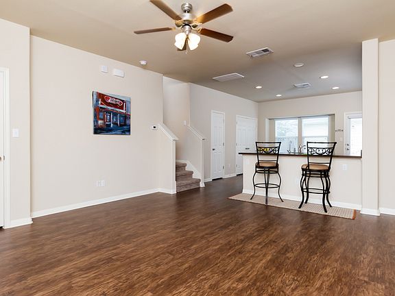 3rd image of 158 Preston Trl