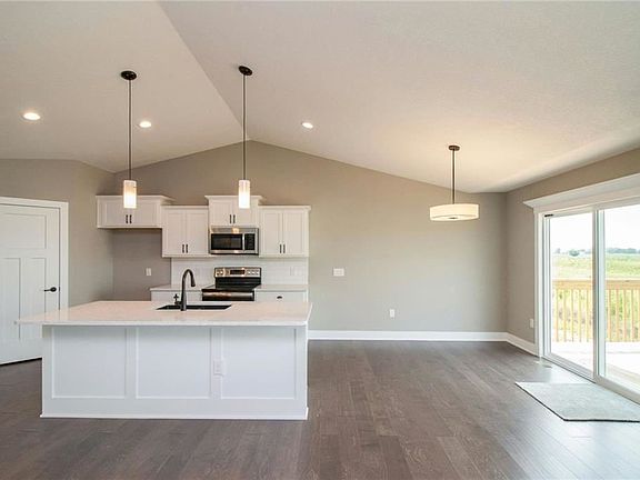 4th image of 2522 7th Avenue Ct SW