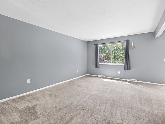 3rd image of 9582 Fernwood Dr #9582