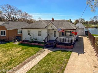26 Susan St, Pontiac, MI 48341