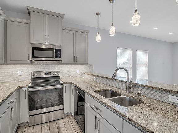 3rd image of 128 Sharer St #1