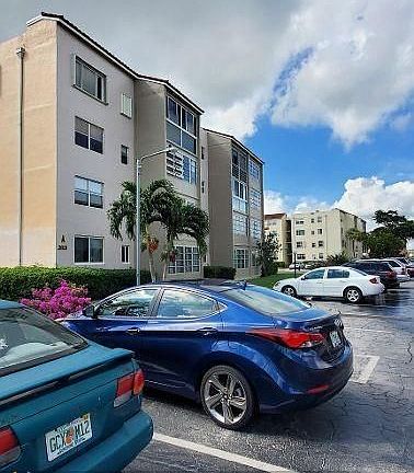 2nd image of 2821 Somerset Dr APT 107