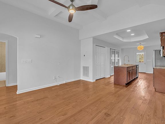 2nd image of 3717 Fairview Dr