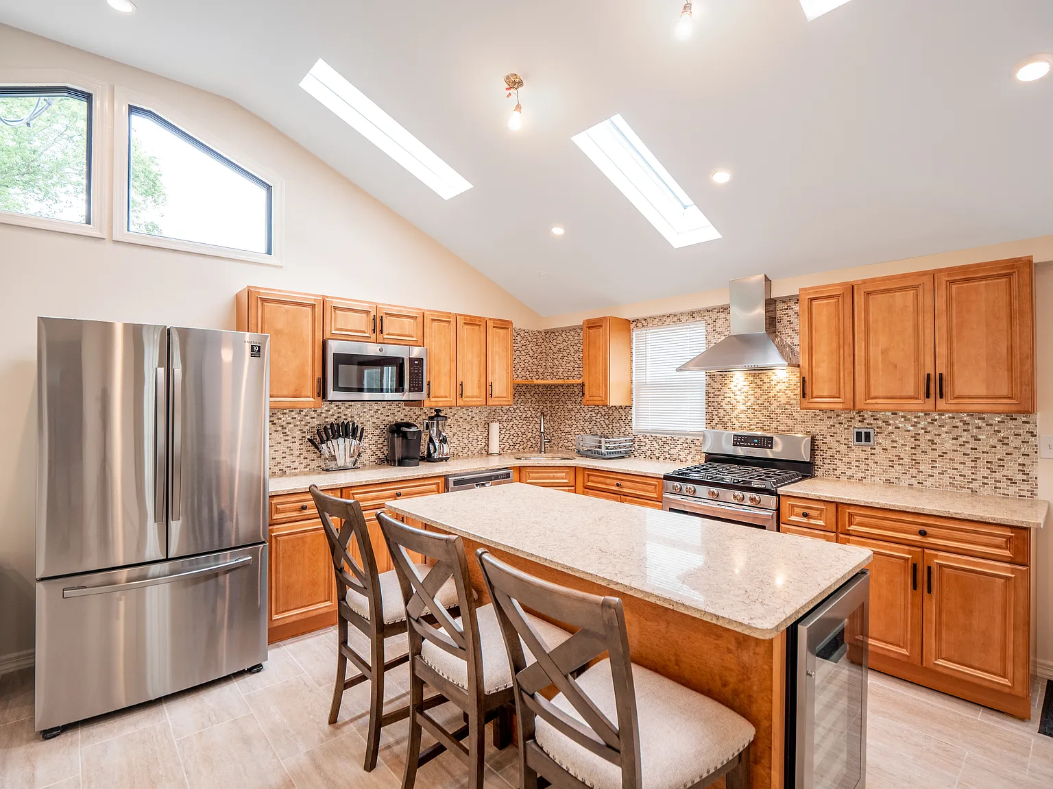 3 bed, 1950 sqft, $6,500 — Photo 4