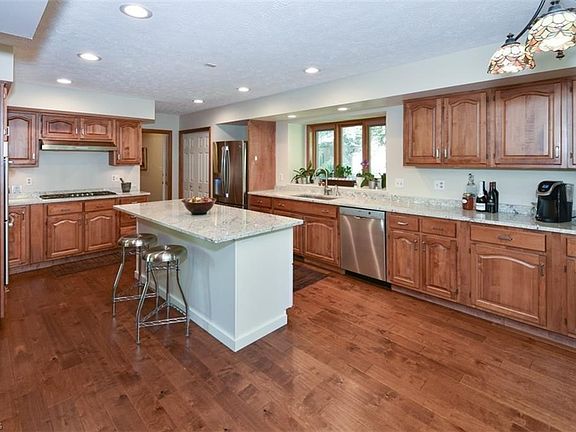 5th image of 278 Twin Creeks Dr