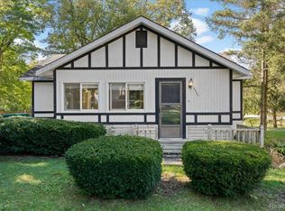 2514 Barton St, Commerce Township, MI 48382