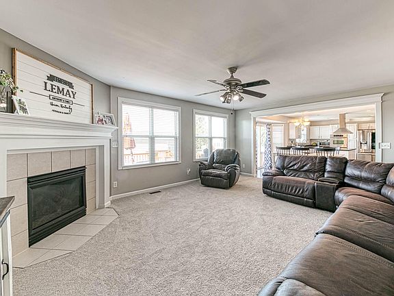 5th image of 273 University Dr