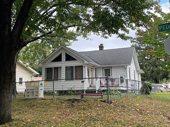 2nd image of 812 Pedersen St