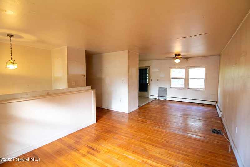 5th image of 54 Myrtle Street