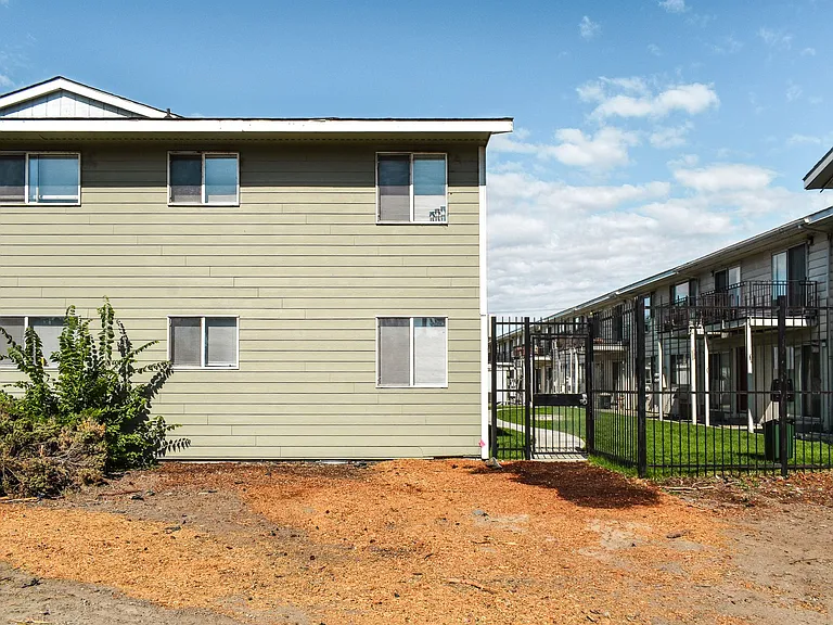 Kathy-Ann Apartments — Photo 6