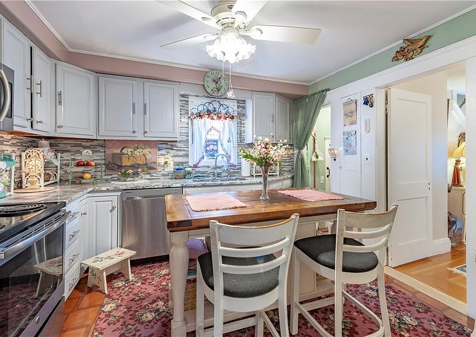 1st image of 33 Chauncey Ave E