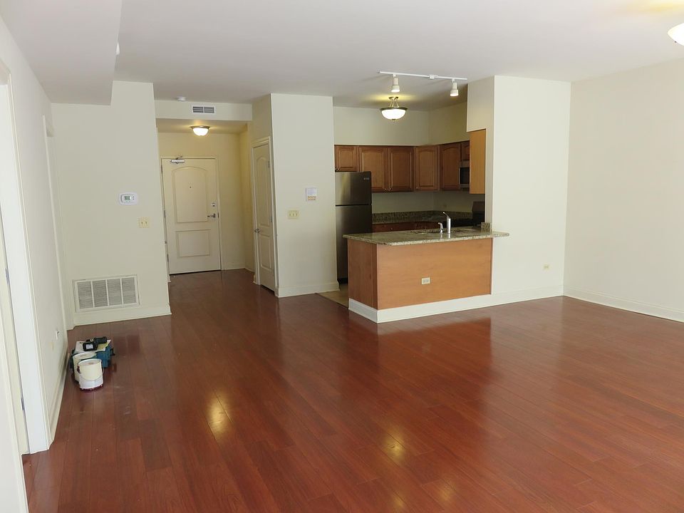 1st image of 2318 N Milwaukee Ave APT 302Z