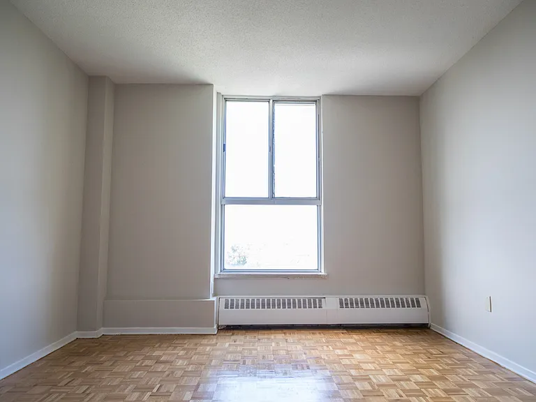 20 Antrim Cres — Photo 9