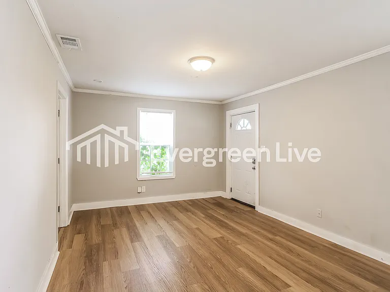 1802 Hampton Ave — Photo 5