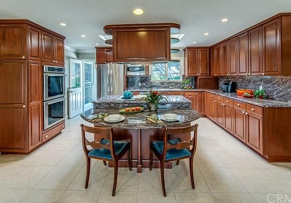 Open kitchen